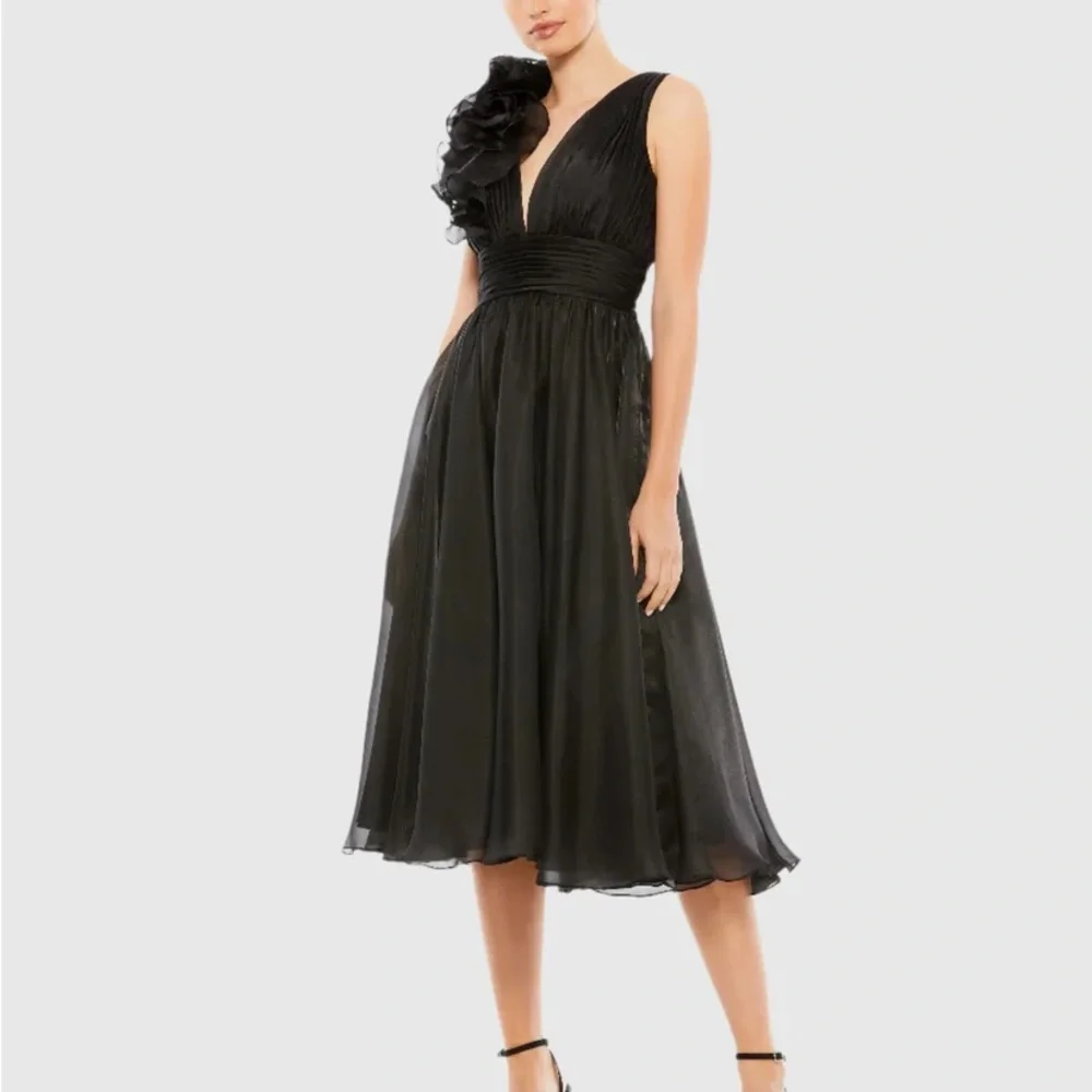 Mac Duggal Elegant Black Ruffled Midi Dress - Picture 3 of 4